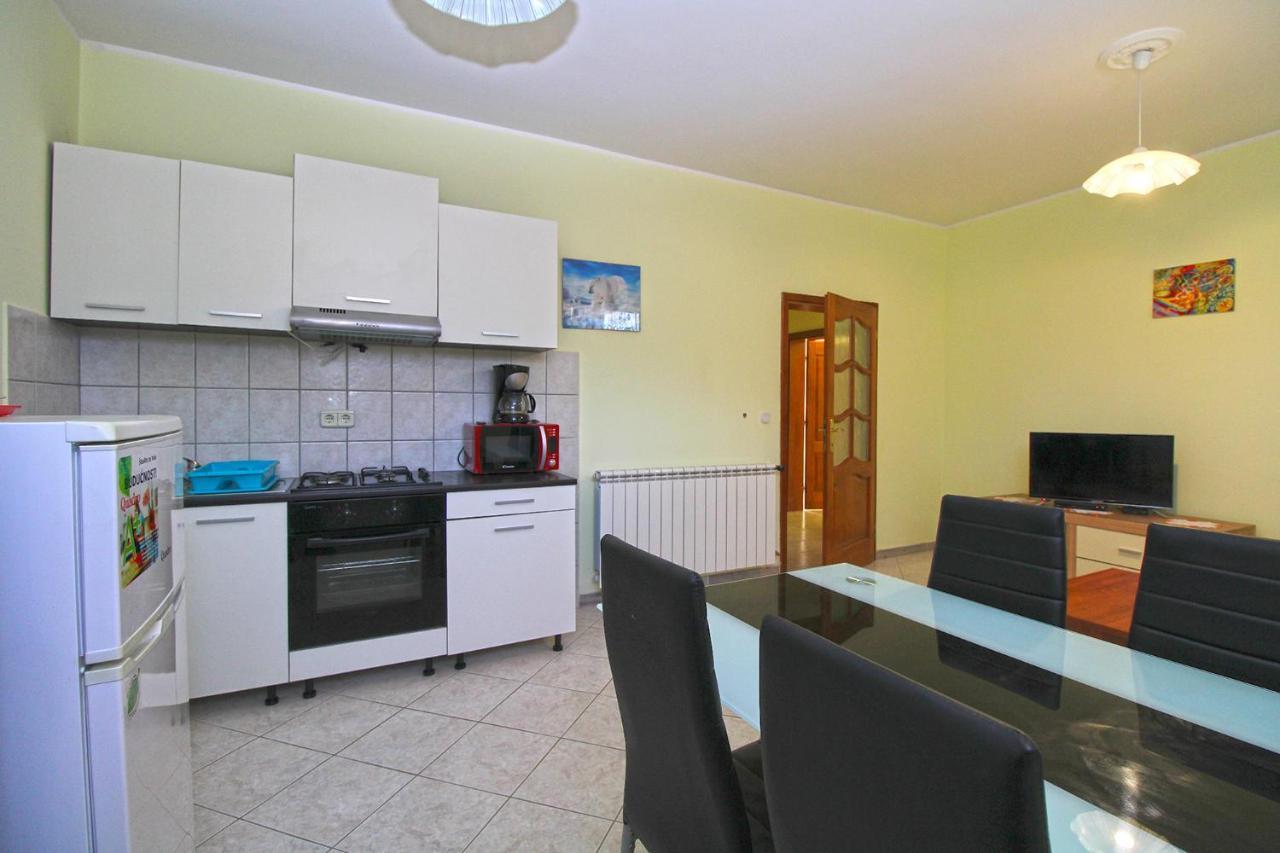 Apartments Veroslava 2159 Pula Exterior photo