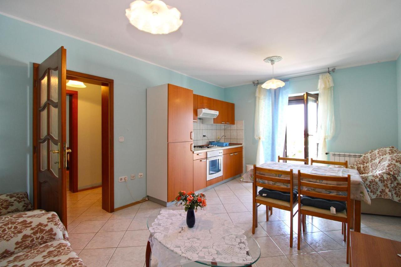 Apartments Veroslava 2159 Pula Exterior photo