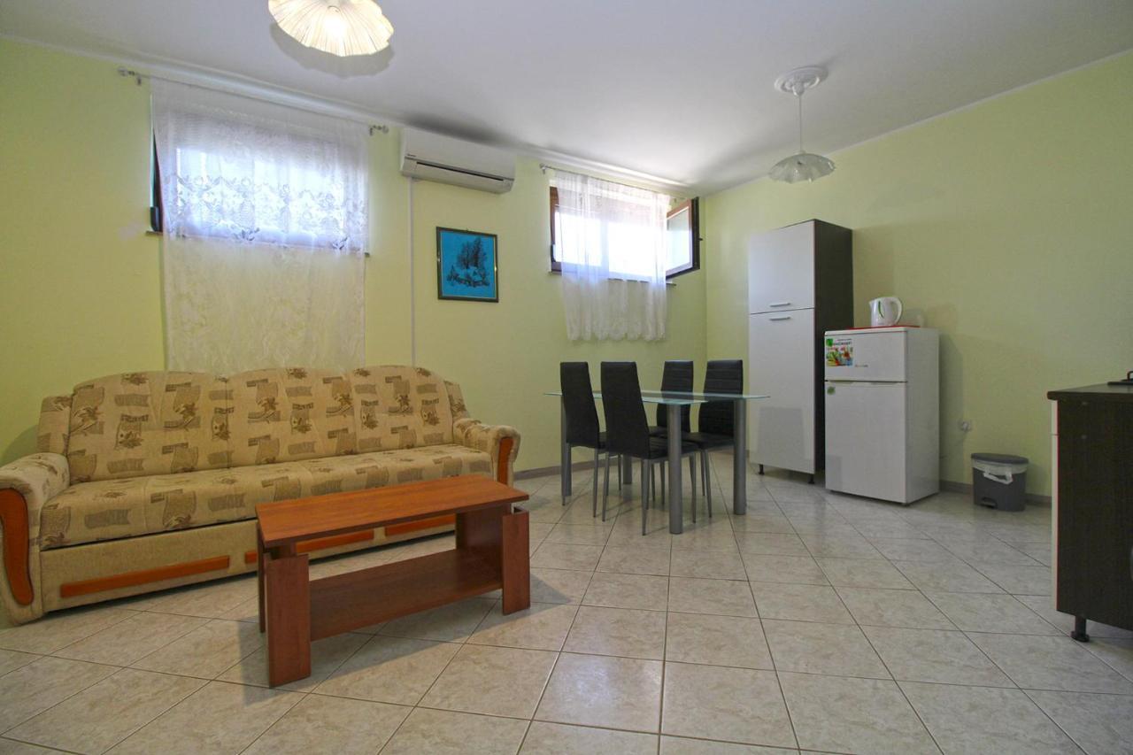 Apartments Veroslava 2159 Pula Exterior photo