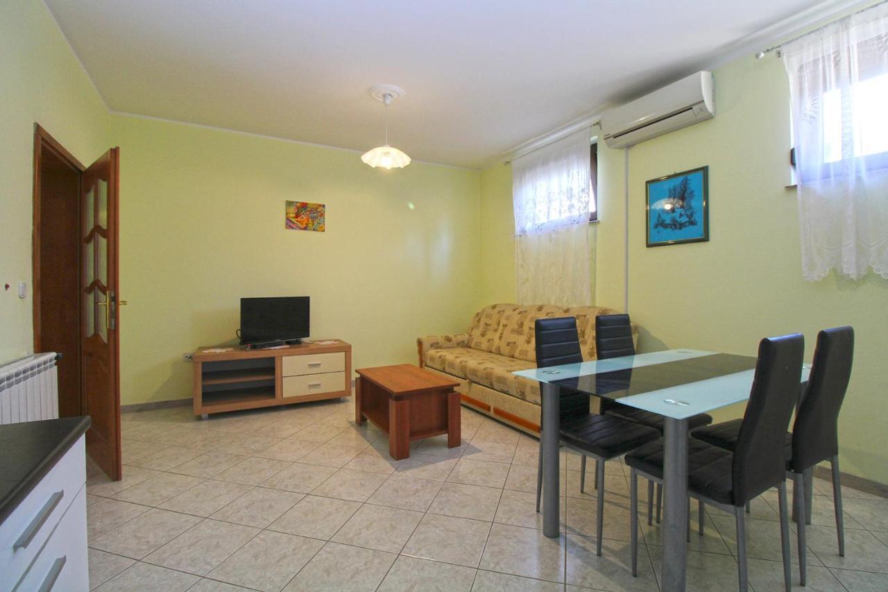 Apartments Veroslava 2159 Pula Exterior photo